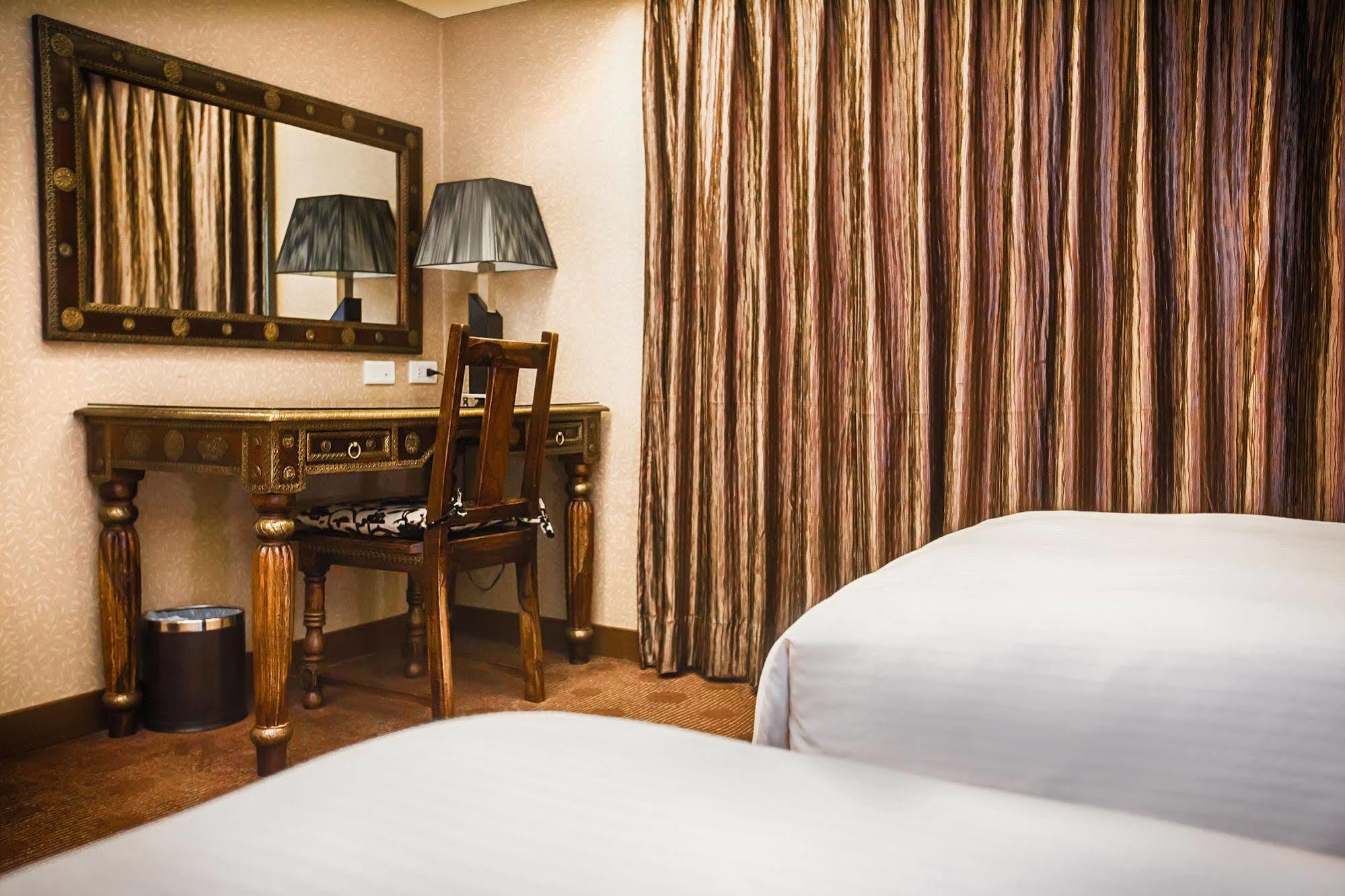 Khách sạn Cai She 3*